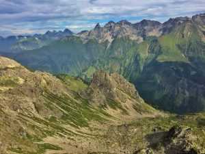 Blick hinunter zum Krumbacher Höhenweg