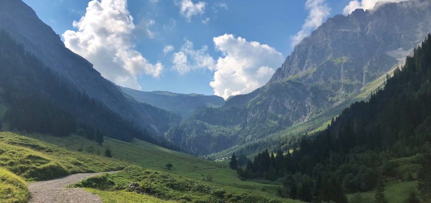 Im Gemsteltal auf dem Weg zur Alpe Gemstelschönesboden