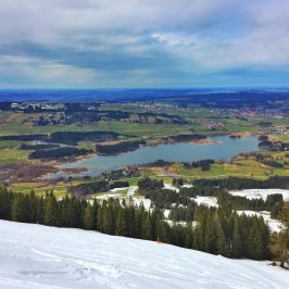 Blick oberhalb der Buron Lifte über den Grüntensee
