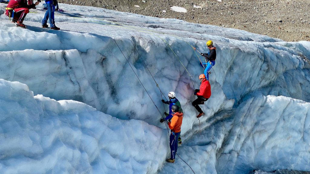 Selbstrettung aus der Gletscherspaltte mittels Prusik
