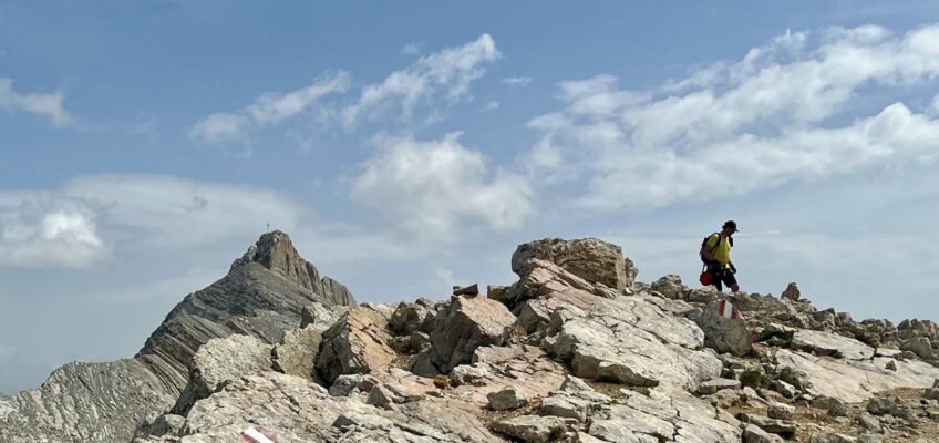 Auf dem Kreuzkofel, hinten die Zehnerspitze