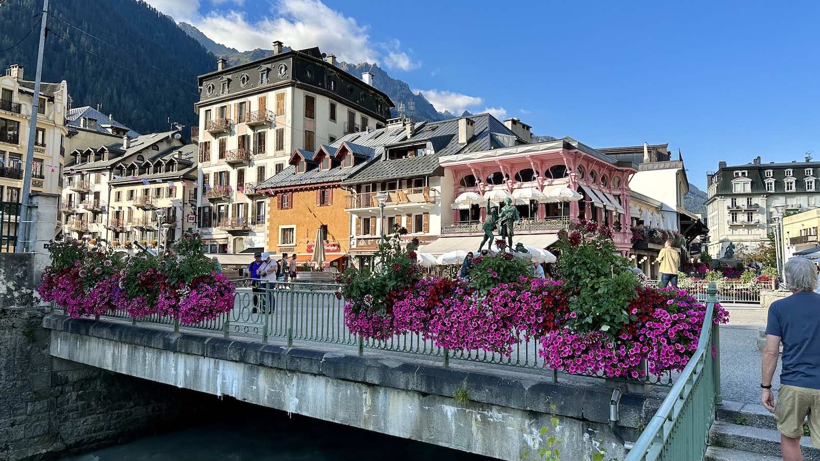 Die wunderschönen Gebäude in Chamonix-Mont-Blanc zeugen von der langjährigen Geschichte des Orts