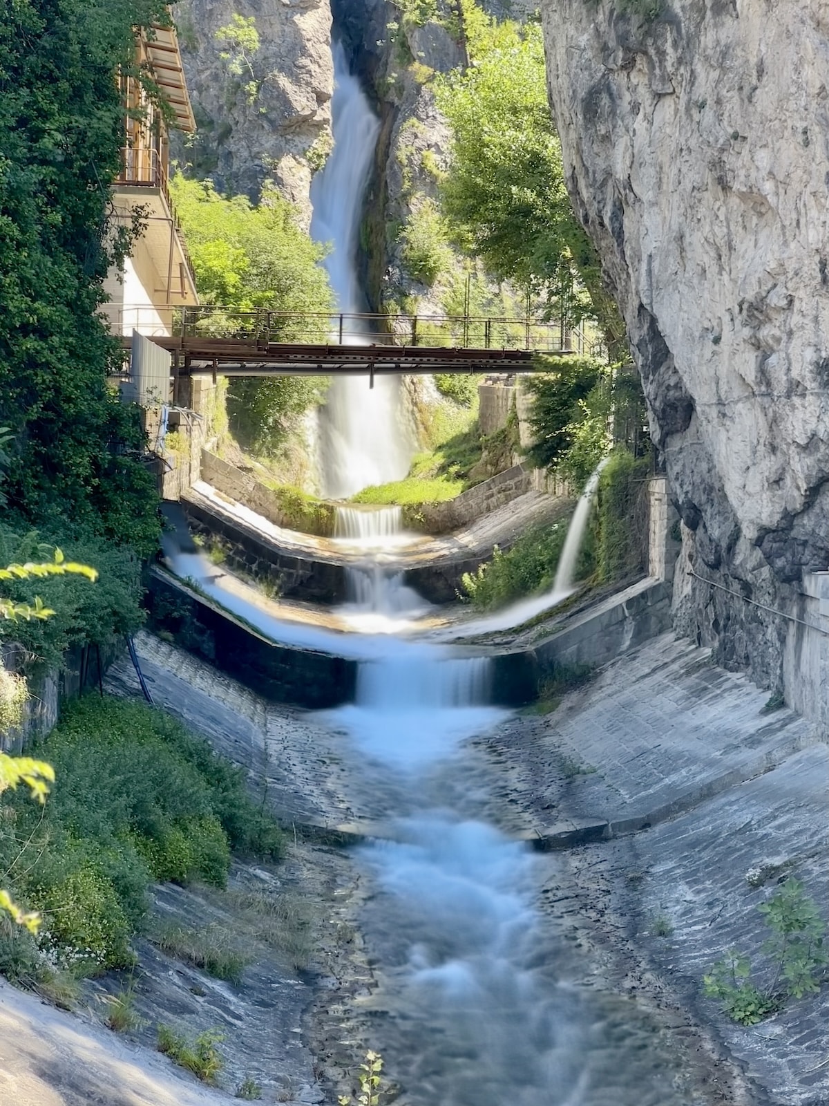 Nach Querung des Torrente Bagnadore in Marone beginnt der steile Aufstieg