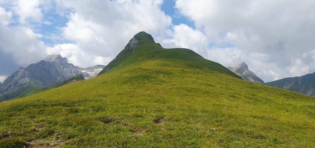 Kurz unterhalb des Gipfels wird der Grat etwas schmaler - links die Fallenbacher Spitze - Bild ©Christian Dietz