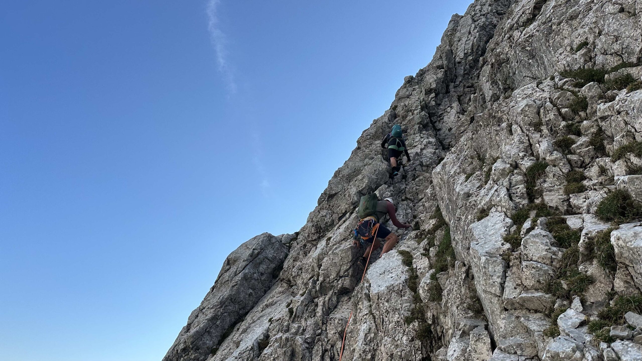 Leichte Kletterei in den ersten Seillängen