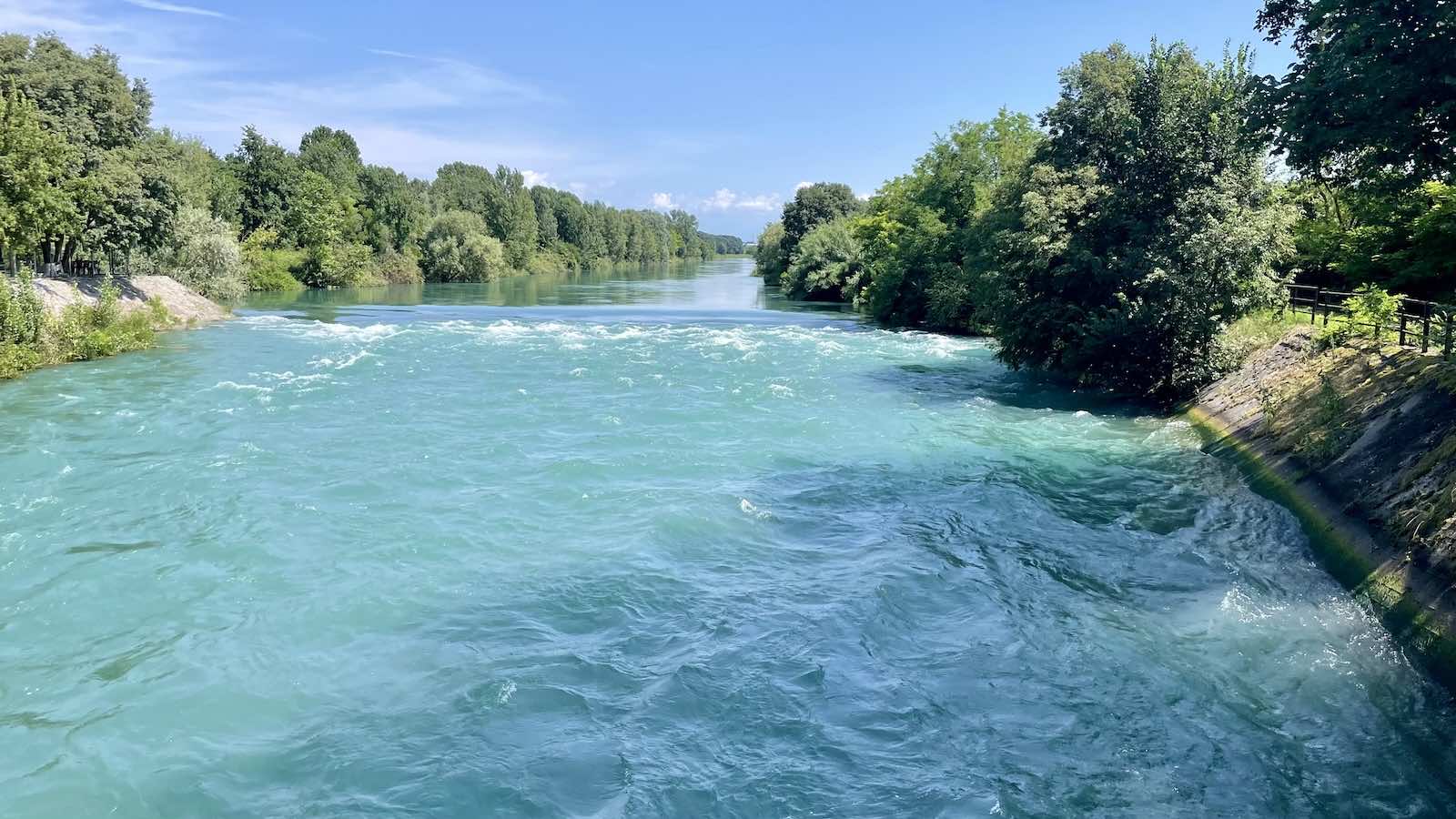 Die Radtour führt nahezu durchgehend entlang des Mincio