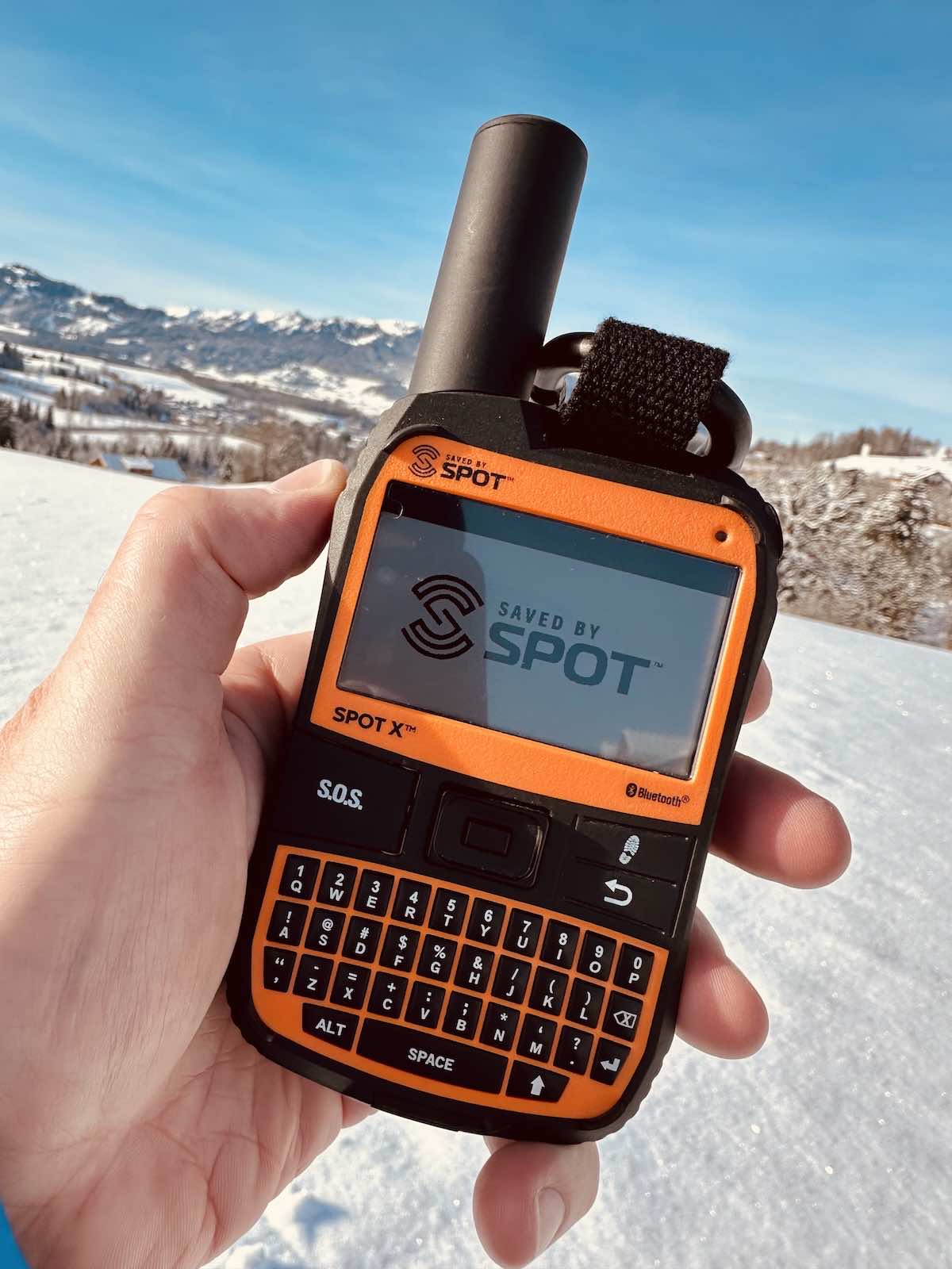 Der SPOT X ist ein 2-Wege-GPS-Satelliten-Kommunikationsgerät mit integrierter Tastatur