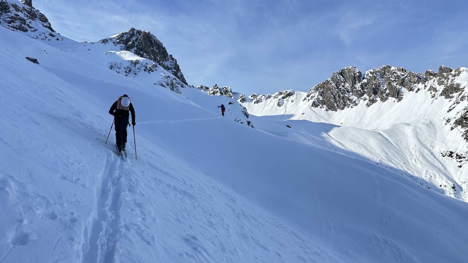 Kurz vor dem Schafkar, oben mittig der Wintergipfel